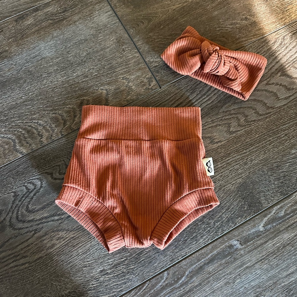 Dudi's Design 3-6 month bummies and matching bow